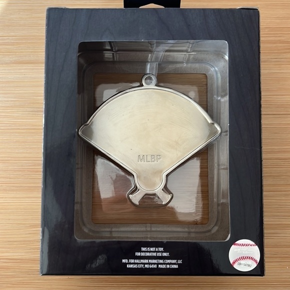 Brand New Hallmark Pittsburgh Pirates Baseball MLB Metal Christmas Ornament - Picture 5 of 8